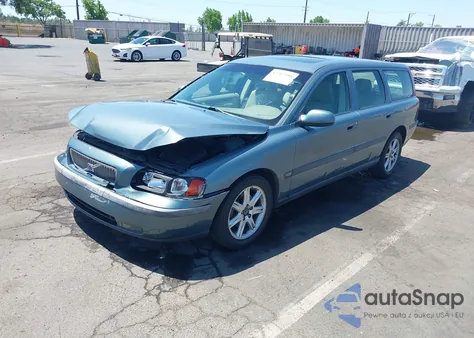 2002 Volvo V70 2.4 from USA, damaged, VIN YV1SW61R322232827
